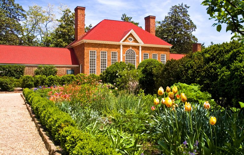 Red Mulch Installation